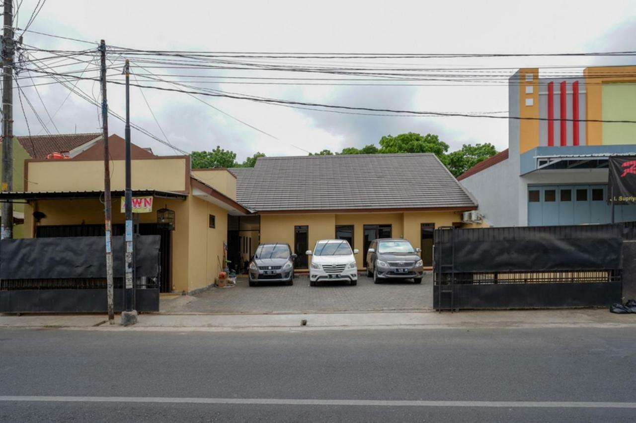 Reddoorz Near Living Plaza Purwokerto Hotell Exteriör bild