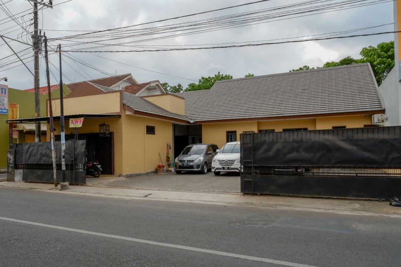 Reddoorz Near Living Plaza Purwokerto Hotell Exteriör bild