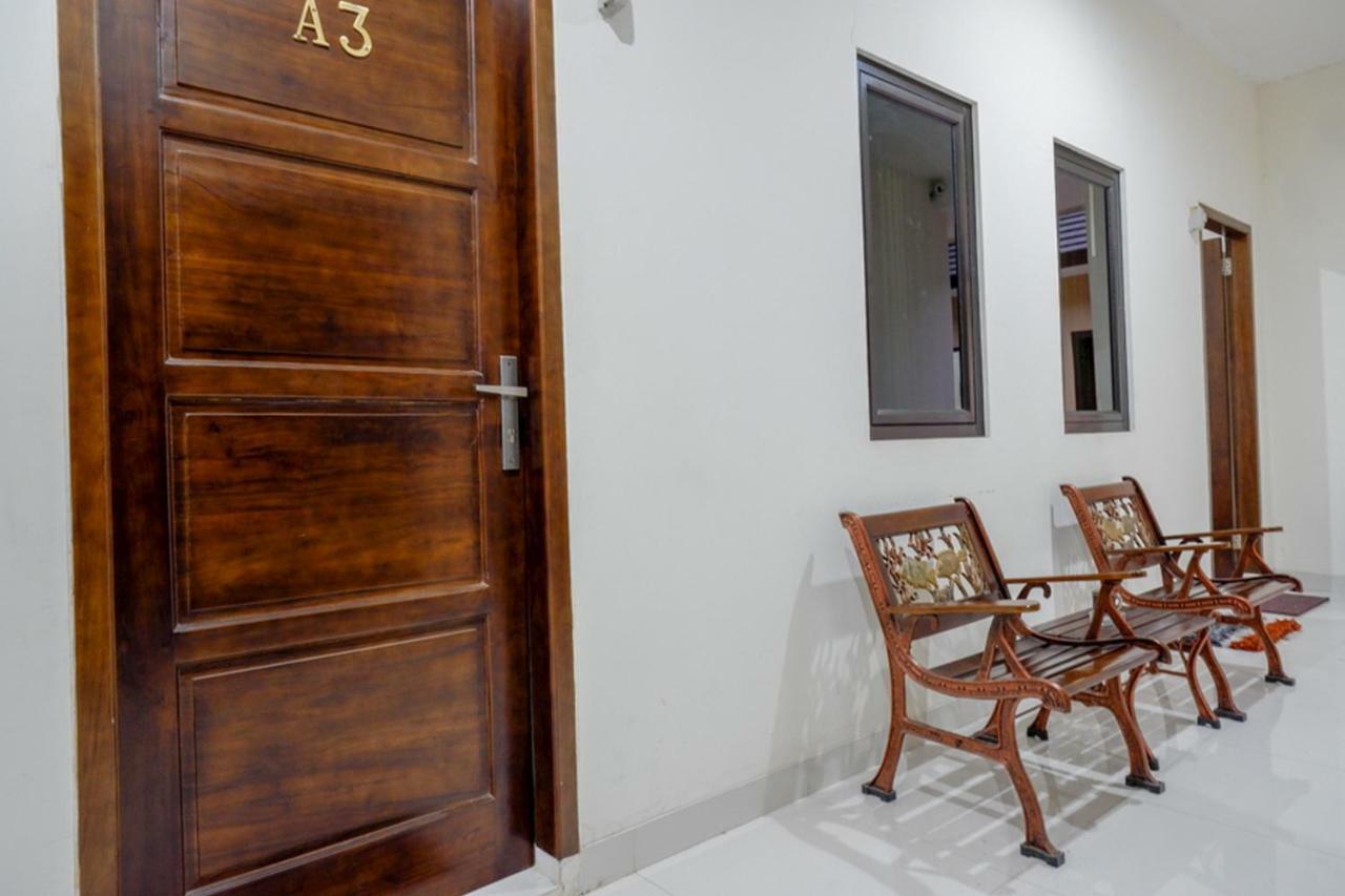 Reddoorz Near Living Plaza Purwokerto Hotell Exteriör bild