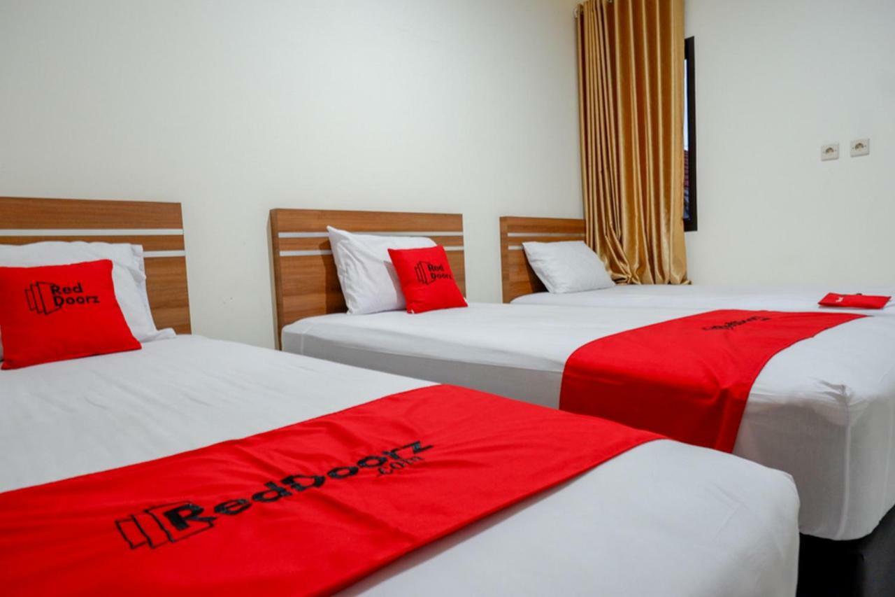 Reddoorz Near Living Plaza Purwokerto Hotell Exteriör bild