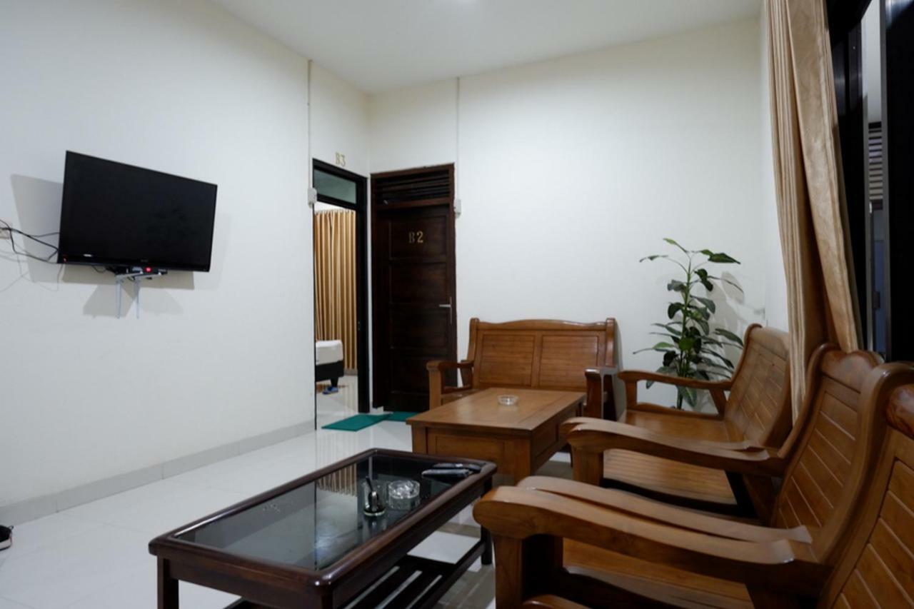 Reddoorz Near Living Plaza Purwokerto Hotell Exteriör bild