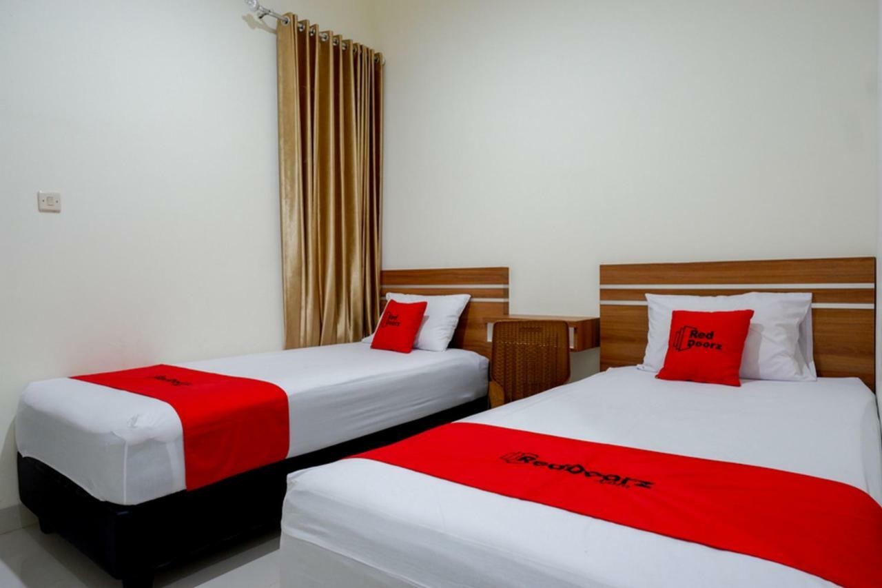 Reddoorz Near Living Plaza Purwokerto Hotell Exteriör bild