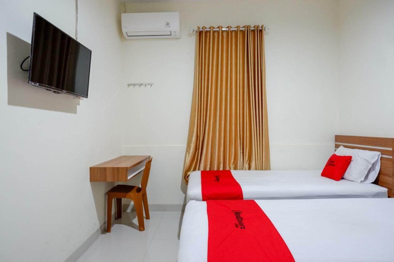 Reddoorz Near Living Plaza Purwokerto Hotell Exteriör bild