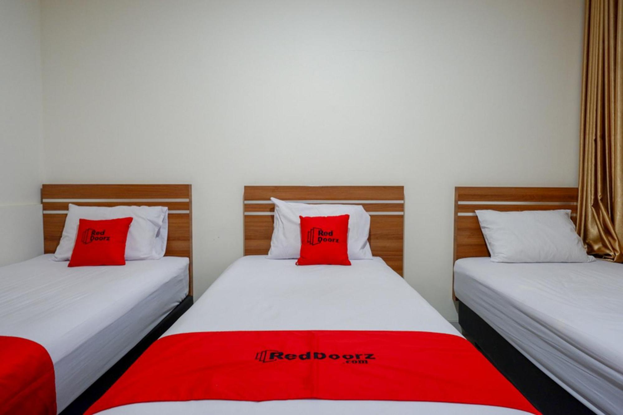 Reddoorz Near Living Plaza Purwokerto Hotell Exteriör bild