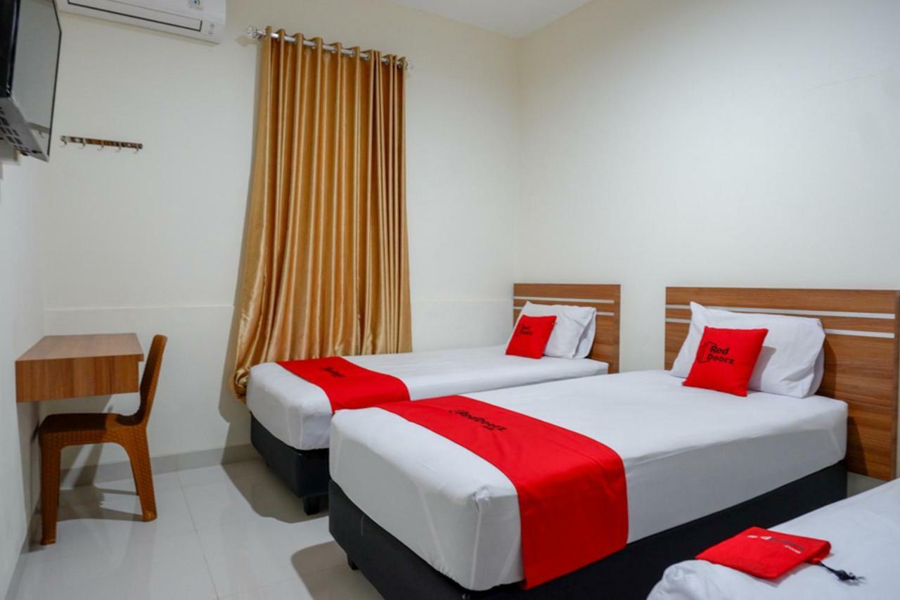 Reddoorz Near Living Plaza Purwokerto Hotell Exteriör bild