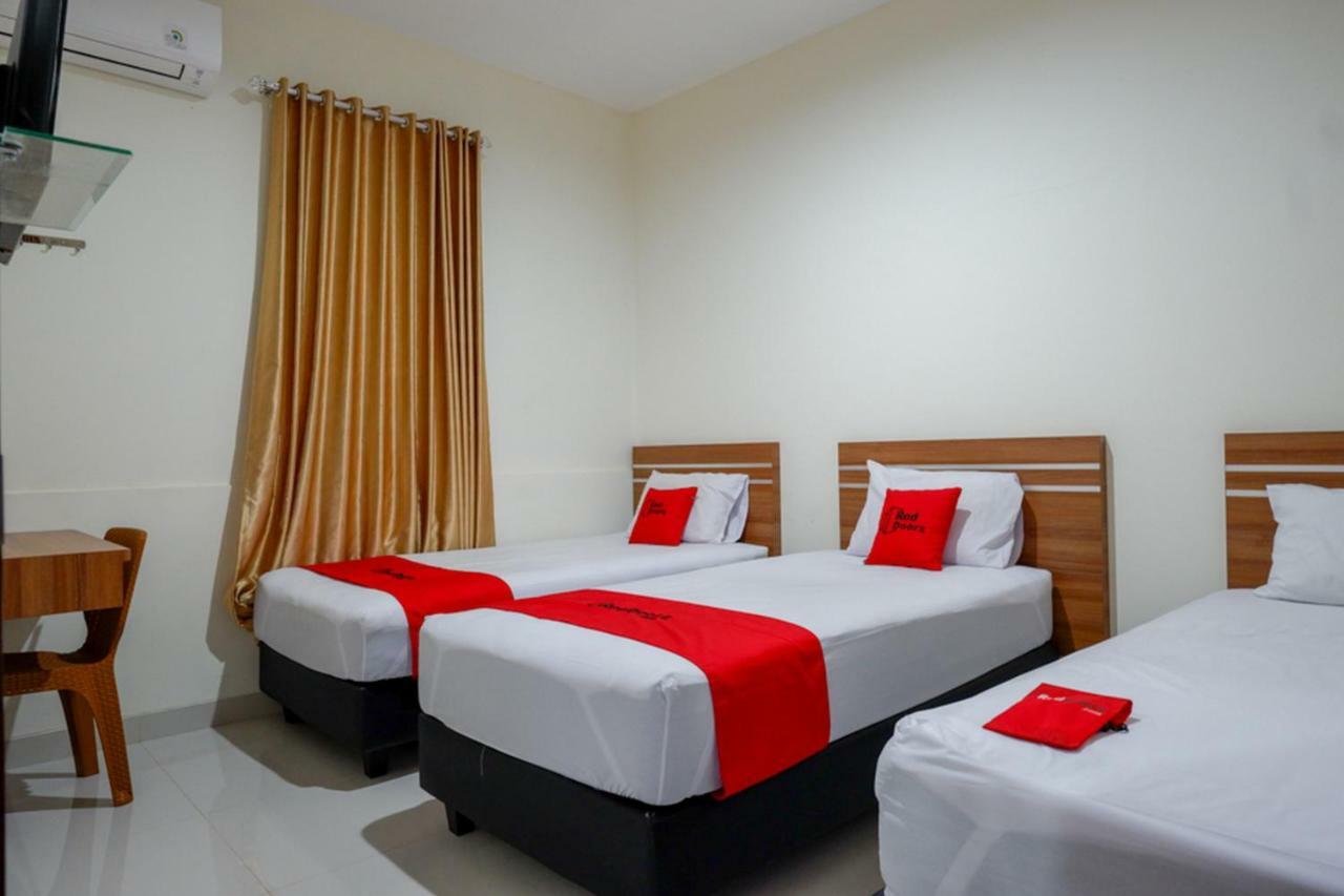 Reddoorz Near Living Plaza Purwokerto Hotell Exteriör bild
